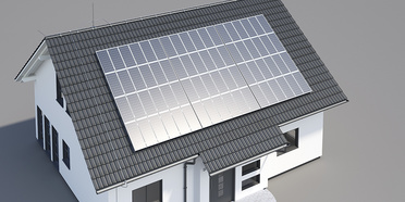 Umfassender Schutz für Photovoltaikanlagen bei Muster Elektro in Musterstadt